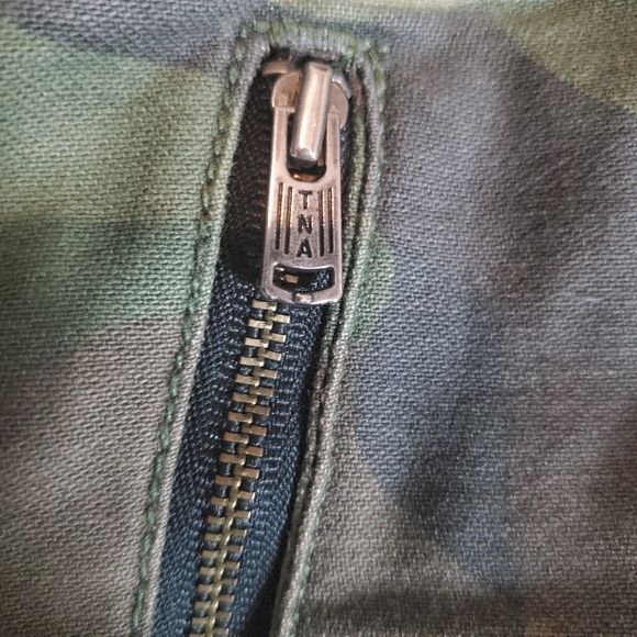 Aritzia TNA Camo Camouflage Joggers Alix Pants - Picture 8 of 9